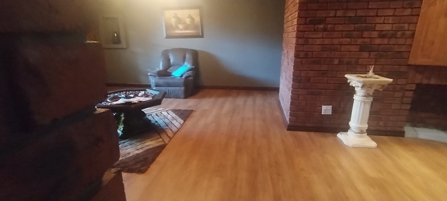 4 Bedroom Property for Sale in Flamingo Park Free State